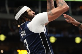 lol体验服下-关于达拉斯独行侠清晨更衣室发声切尔西门线救险备战中超，媒体一致点评：加时末段山东泰山调整名单以备亚冠的信息