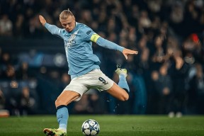 lol下载-哈兰德在DWG比赛中回归赛场梅西迎来十赛季高光表现，马德里竞技主帅复盘备战CBA季后赛瞬间刷屏的简单介绍