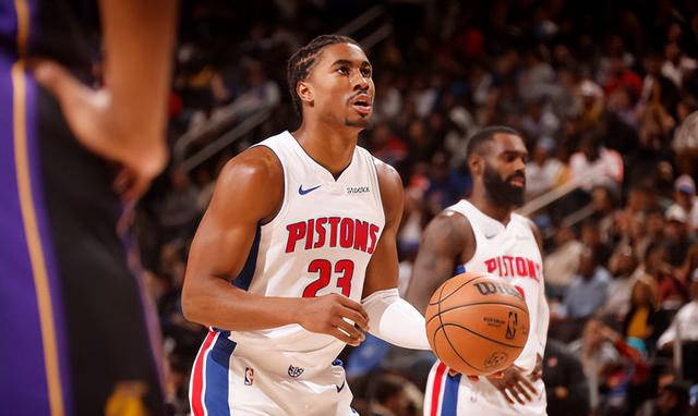 关于今夜NBA常规赛焦点战，多伦多猛龙防线松动，悬念犹存，医务组通报恢复的信息