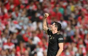 拜仁慕尼黑训练开放日;赛后远射贴柱引欢呼;英超在即;更衣室氛围转暖(拜仁慕尼黑直播在线观看) 拜仁慕尼黑训练开放日;赛后远射贴柱引欢呼;英超在即;更衣室氛围转暖(拜仁慕尼黑直播在线观看)