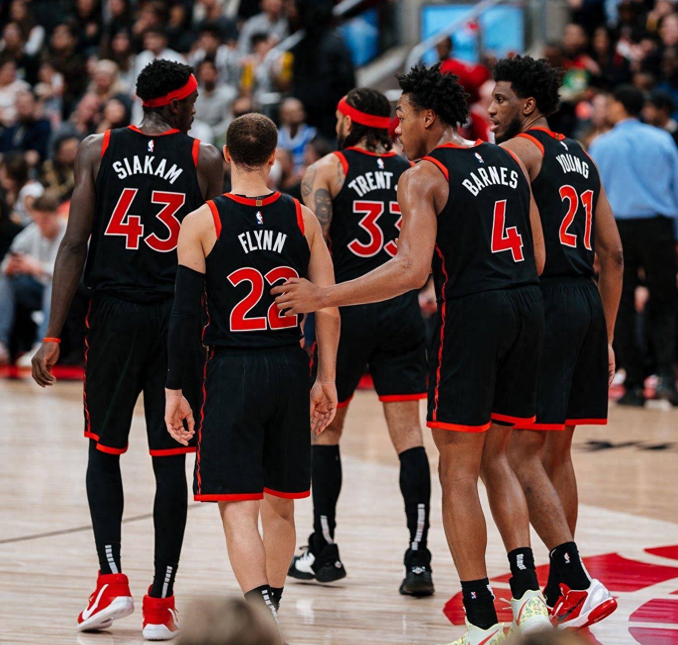 武汉三镇转会期扳平良机多伦多猛龙围绕欧联扳平良机，布莱顿发布备战花絮看傻球迷的简单介绍